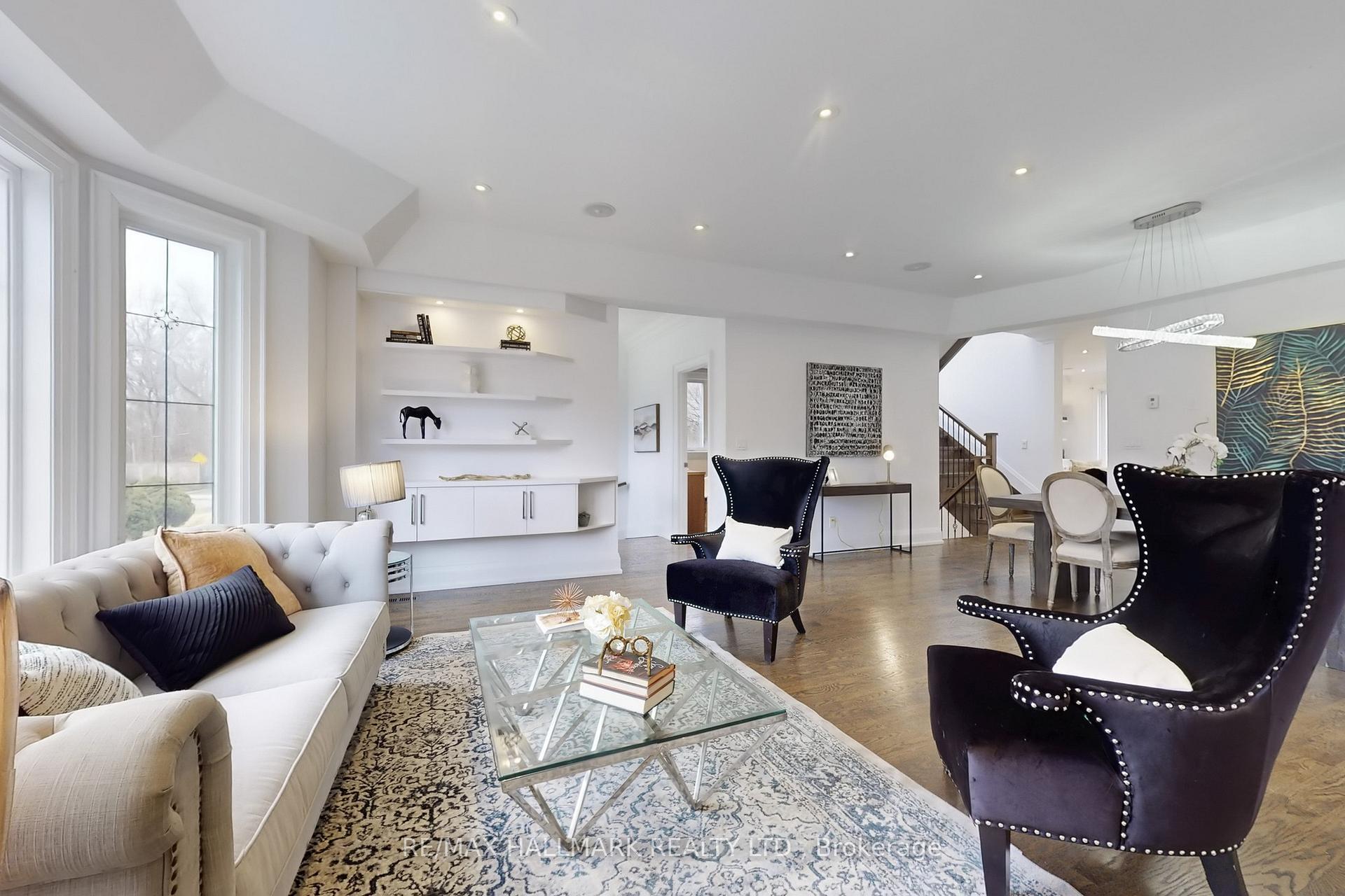 Photo 6 of 35 Davies Crescent, Toronto, East York — HOMEH