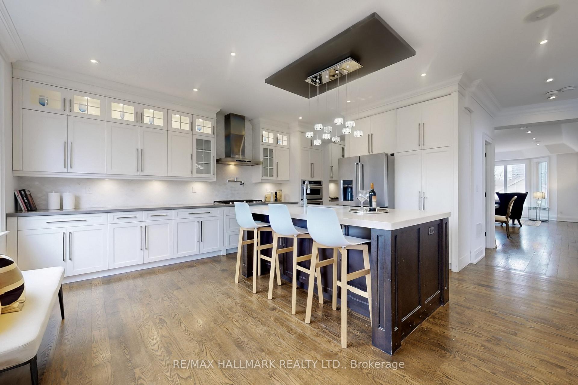 Photo 11 of 35 Davies Crescent, Toronto, East York — HOMEH