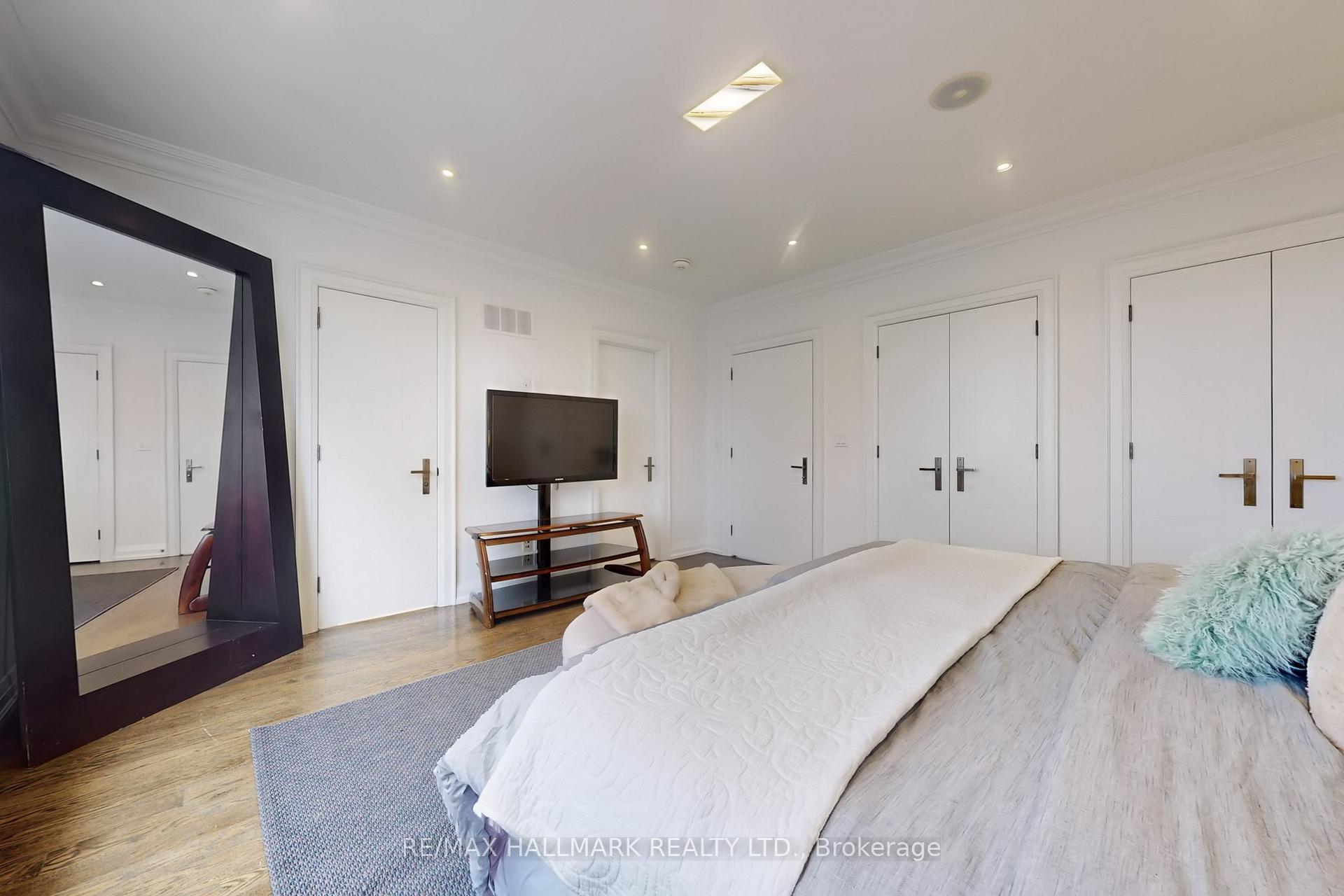 Photo 18 of 35 Davies Crescent, Toronto, East York — HOMEH