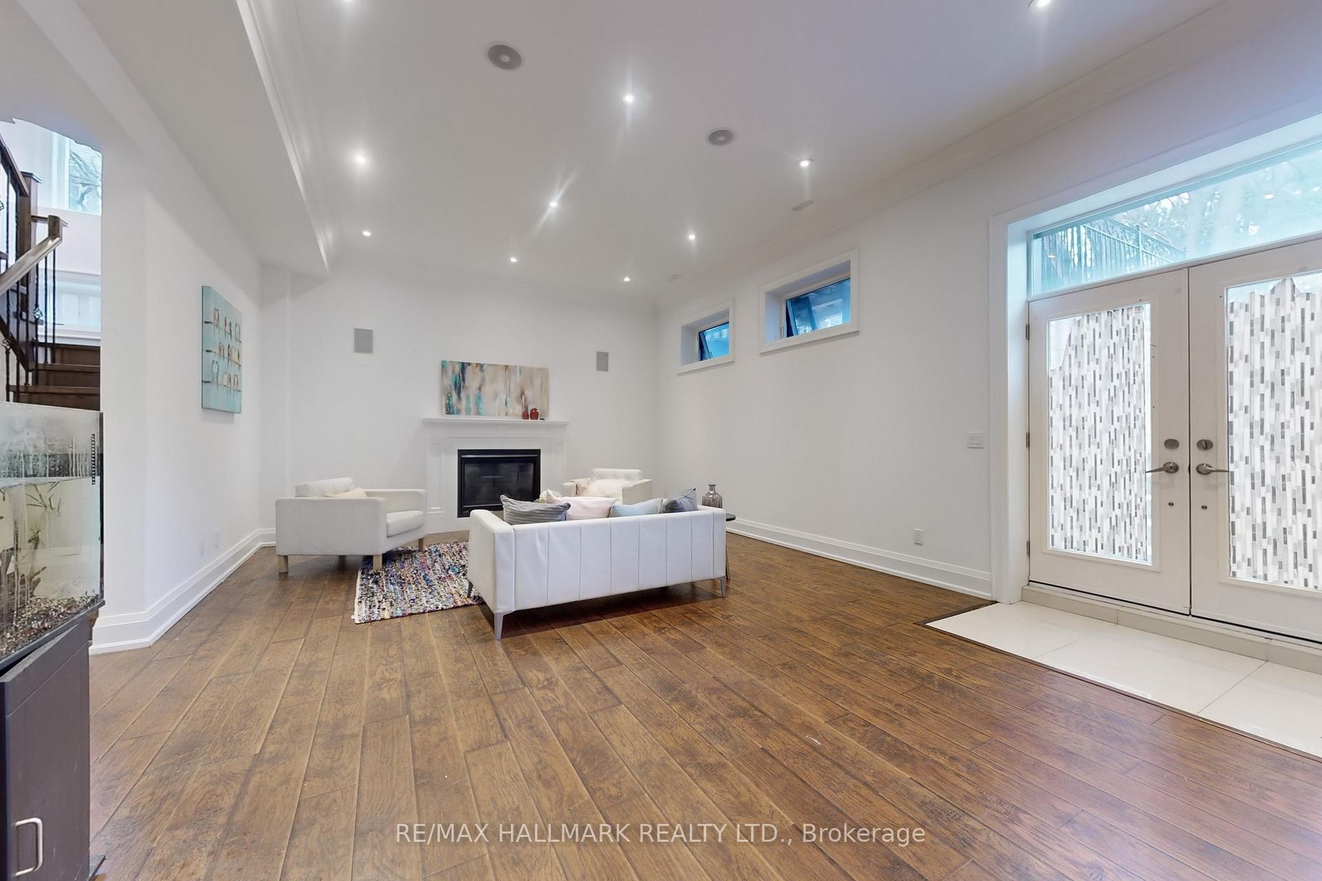 Photo 31 of 35 Davies Crescent, Toronto, East York — HOMEH