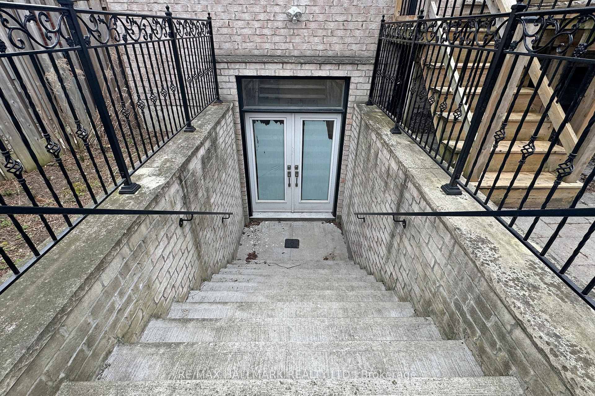 Photo 34 of 35 Davies Crescent, Toronto, East York — HOMEH