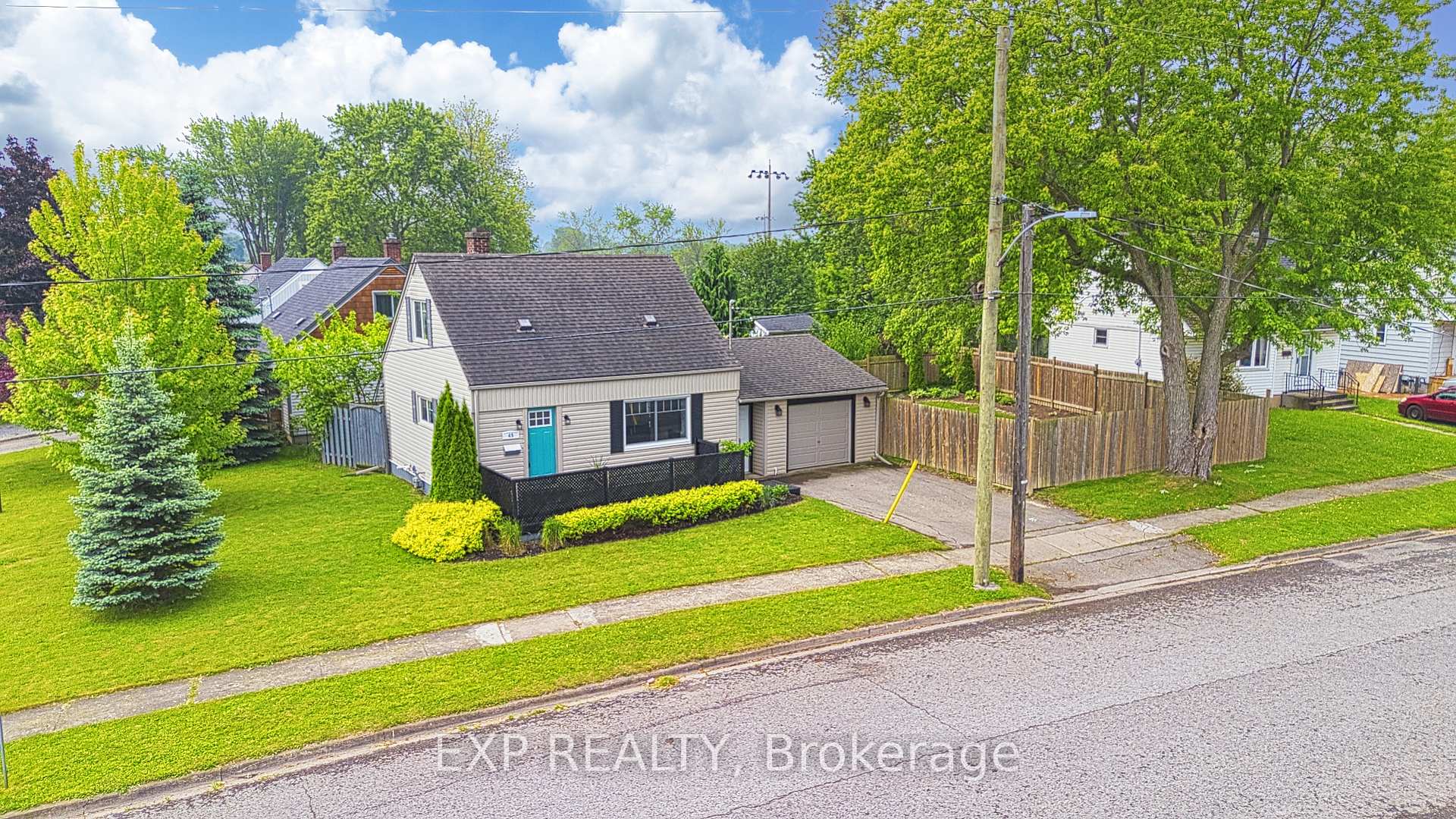 Photo 3 of 45 Whyte Avenue N, Thorold, Thorold Downtown — HOMEH