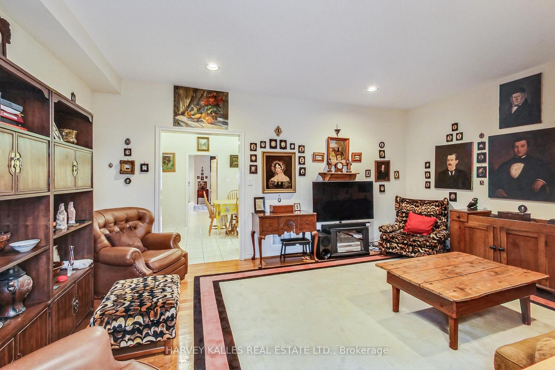 Photo 10 of 8 Fairholme Avenue, Toronto, Englemount-Lawrence — HOMEH