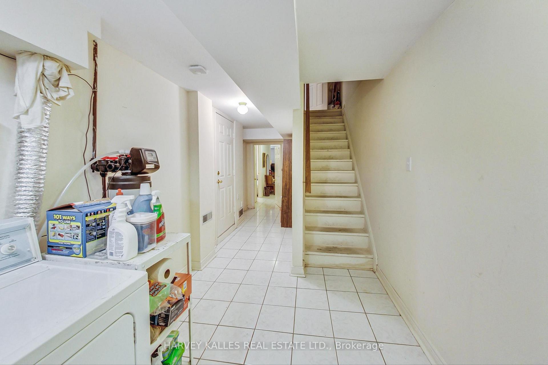 Photo 23 of 8 Fairholme Avenue, Toronto, Englemount-Lawrence — HOMEH