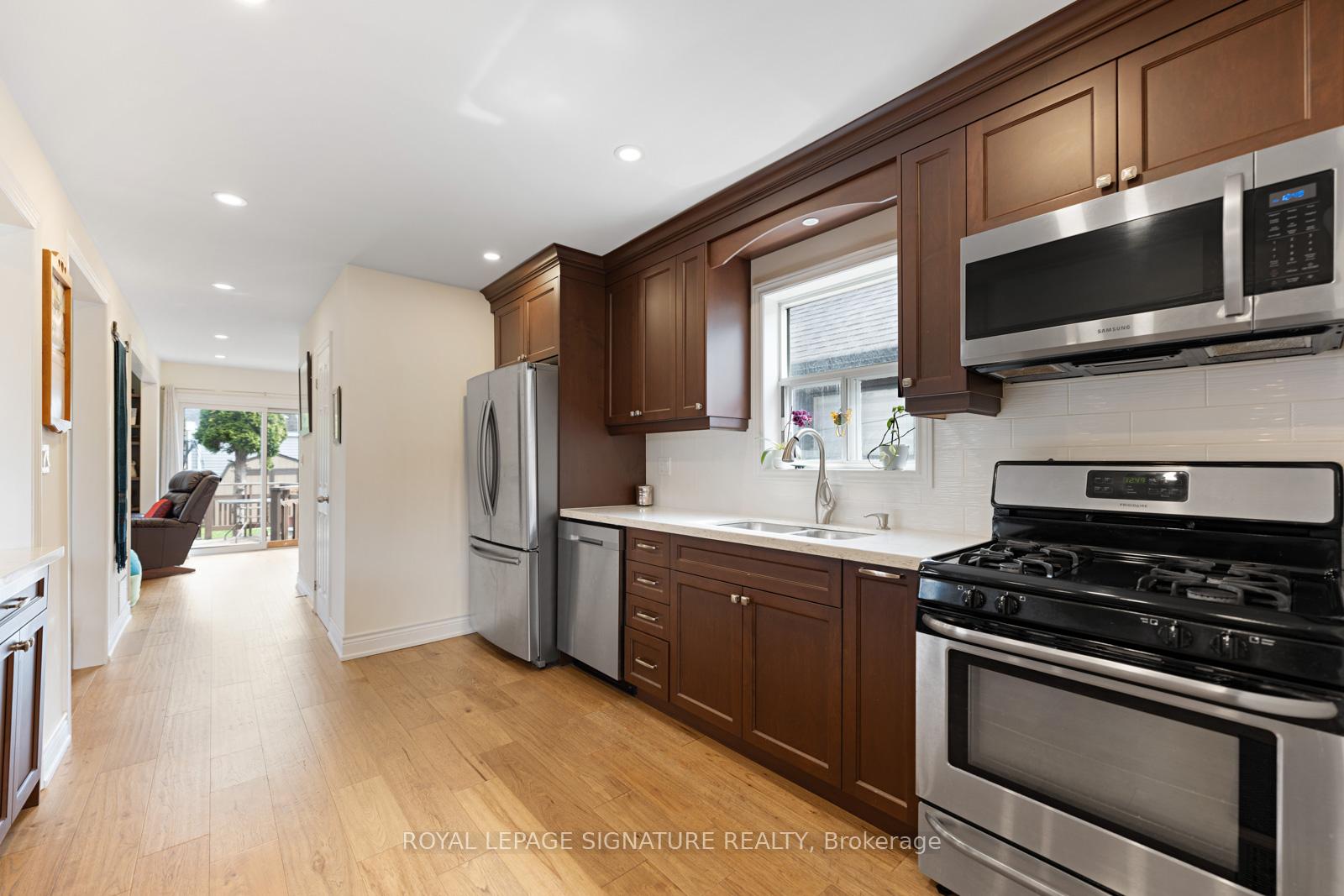 Photo 3 of 27 Norlong Boulevard, Toronto, East York — HOMEH