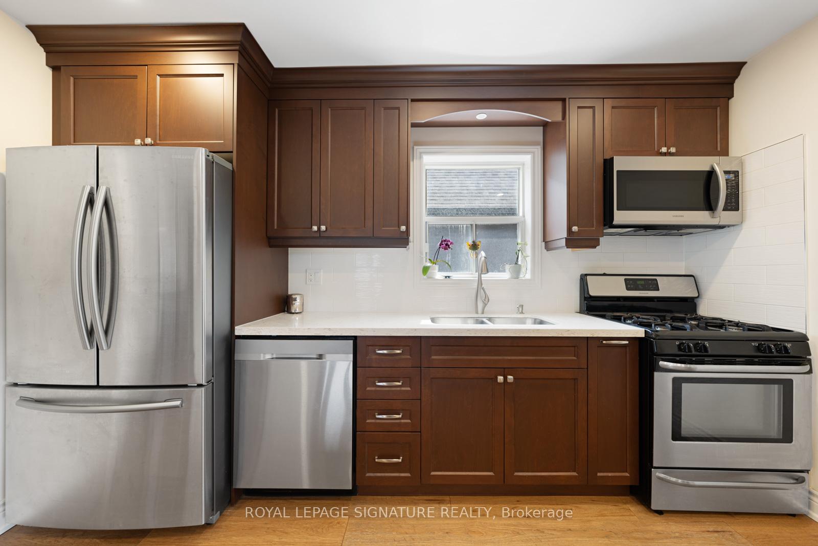 Photo 4 of 27 Norlong Boulevard, Toronto, East York — HOMEH