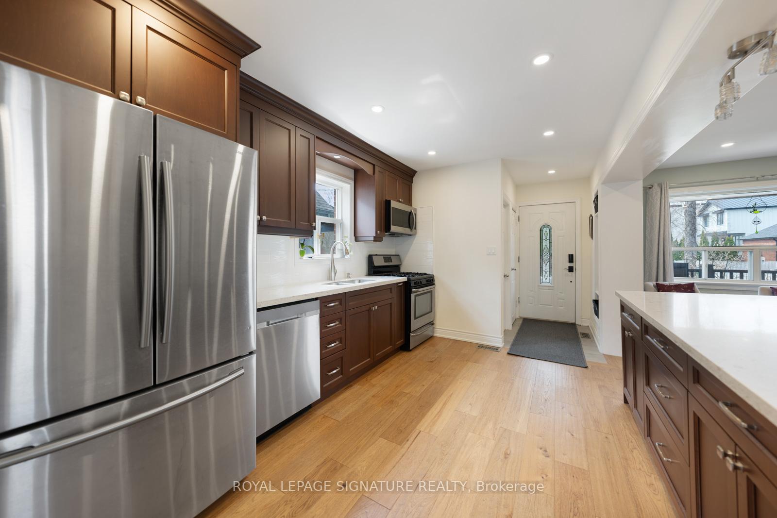 Photo 5 of 27 Norlong Boulevard, Toronto, East York — HOMEH