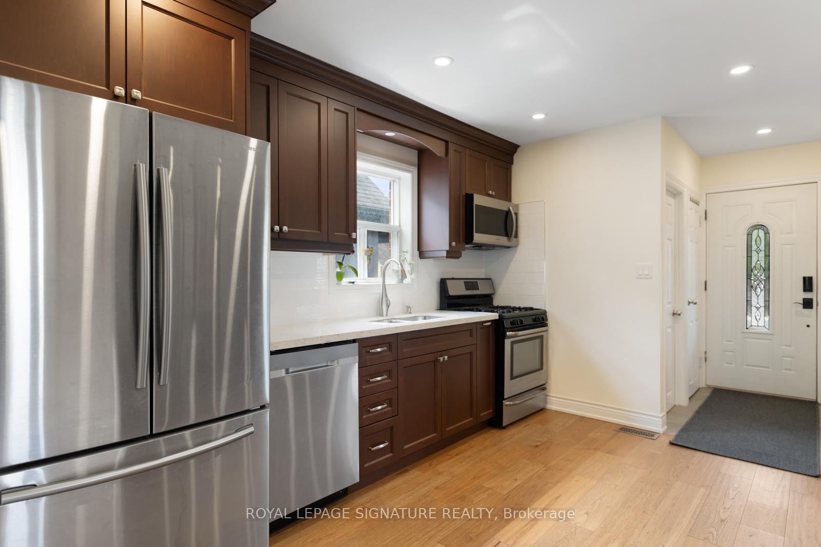 Photo 6 of 27 Norlong Boulevard, Toronto, East York — HOMEH