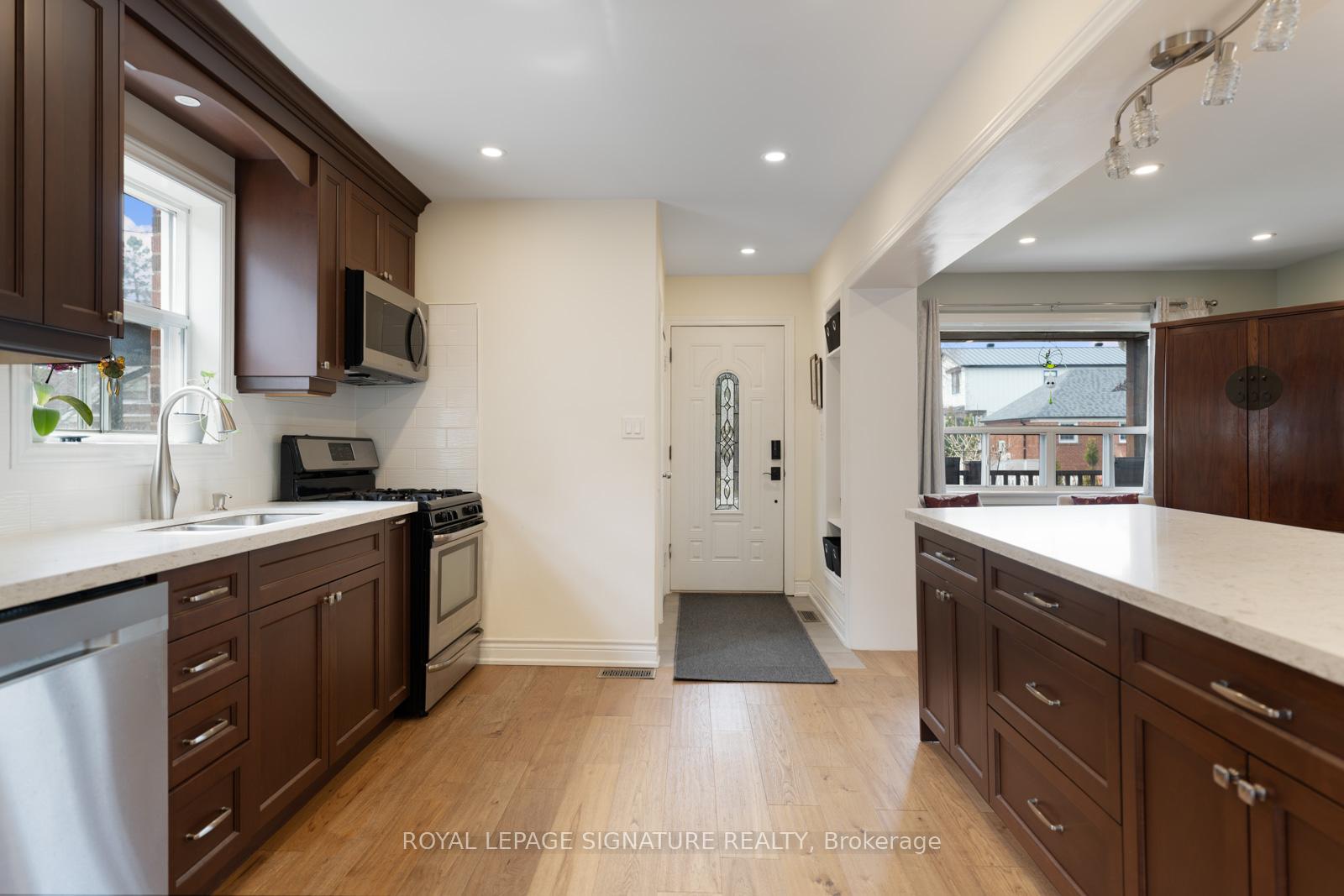 Photo 7 of 27 Norlong Boulevard, Toronto, East York — HOMEH