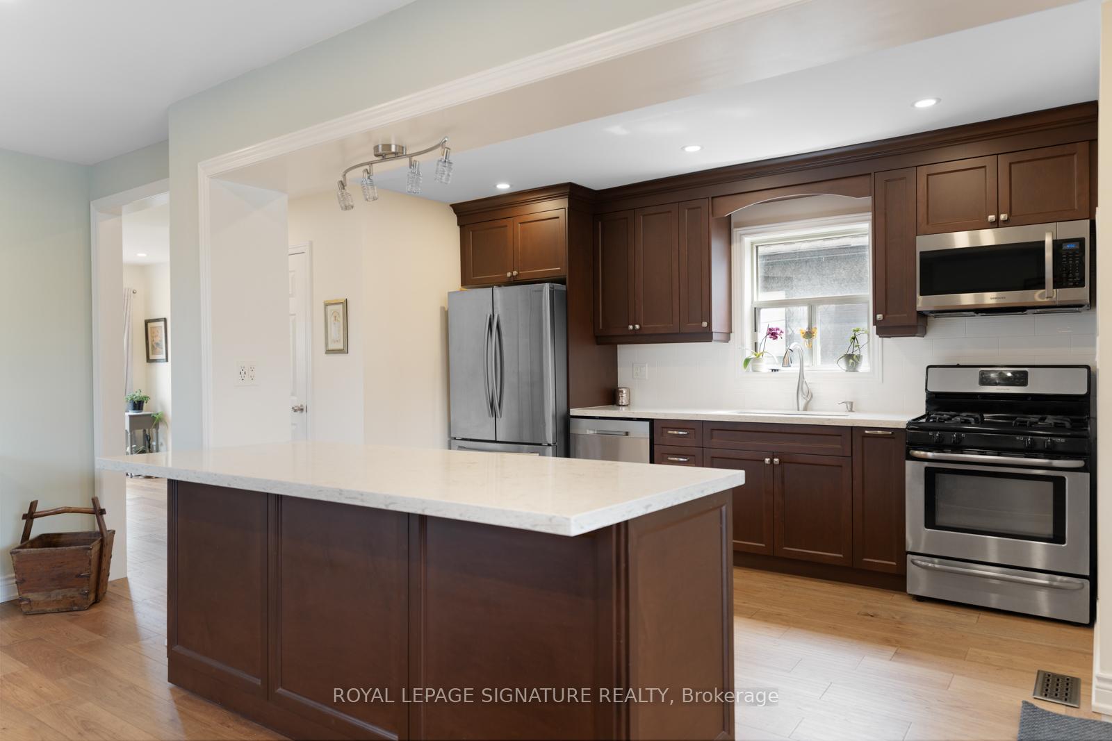 Photo 8 of 27 Norlong Boulevard, Toronto, East York — HOMEH