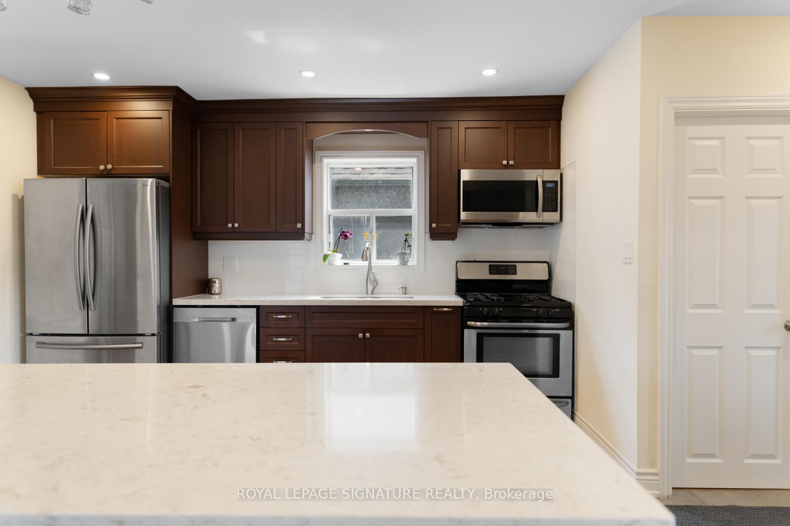 Photo 9 of 27 Norlong Boulevard, Toronto, East York — HOMEH