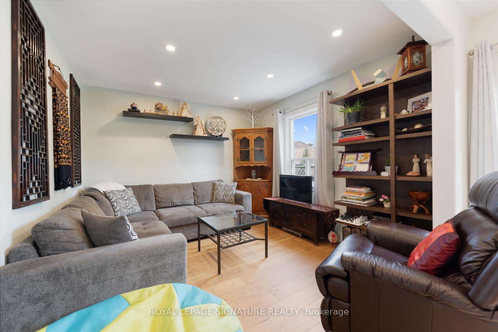 Photo 18 of 27 Norlong Boulevard, Toronto, East York — HOMEH