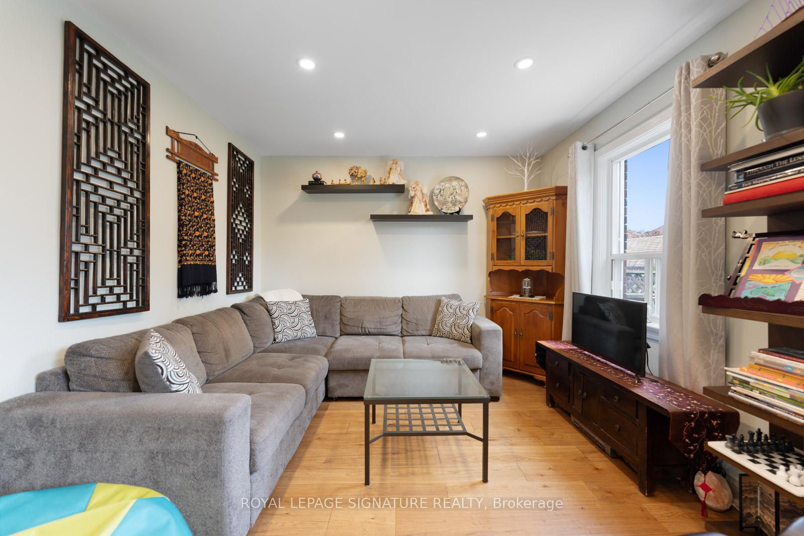Photo 19 of 27 Norlong Boulevard, Toronto, East York — HOMEH