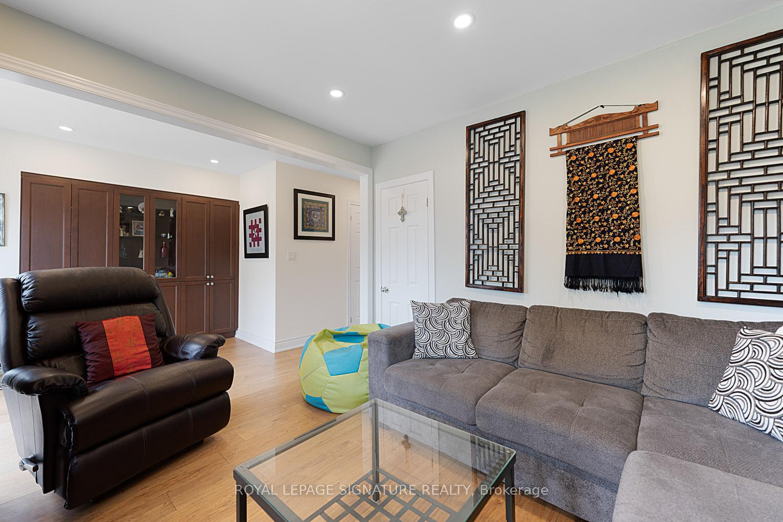 Photo 20 of 27 Norlong Boulevard, Toronto, East York — HOMEH