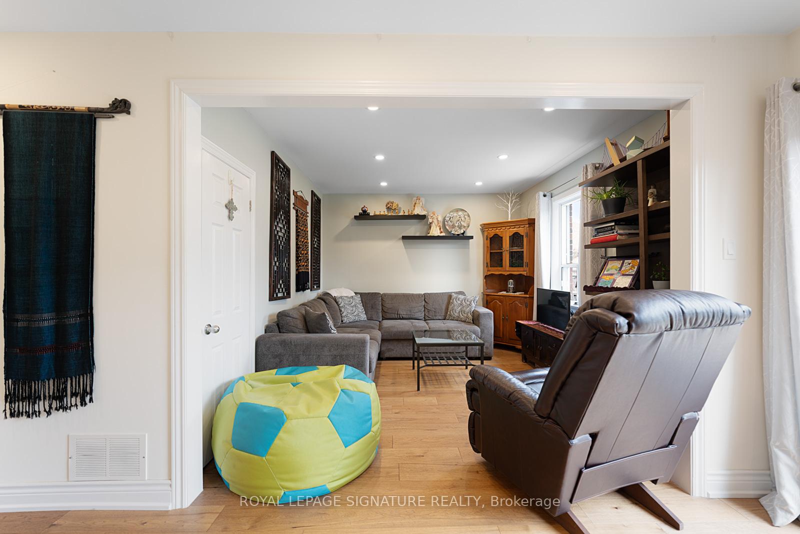 Photo 21 of 27 Norlong Boulevard, Toronto, East York — HOMEH