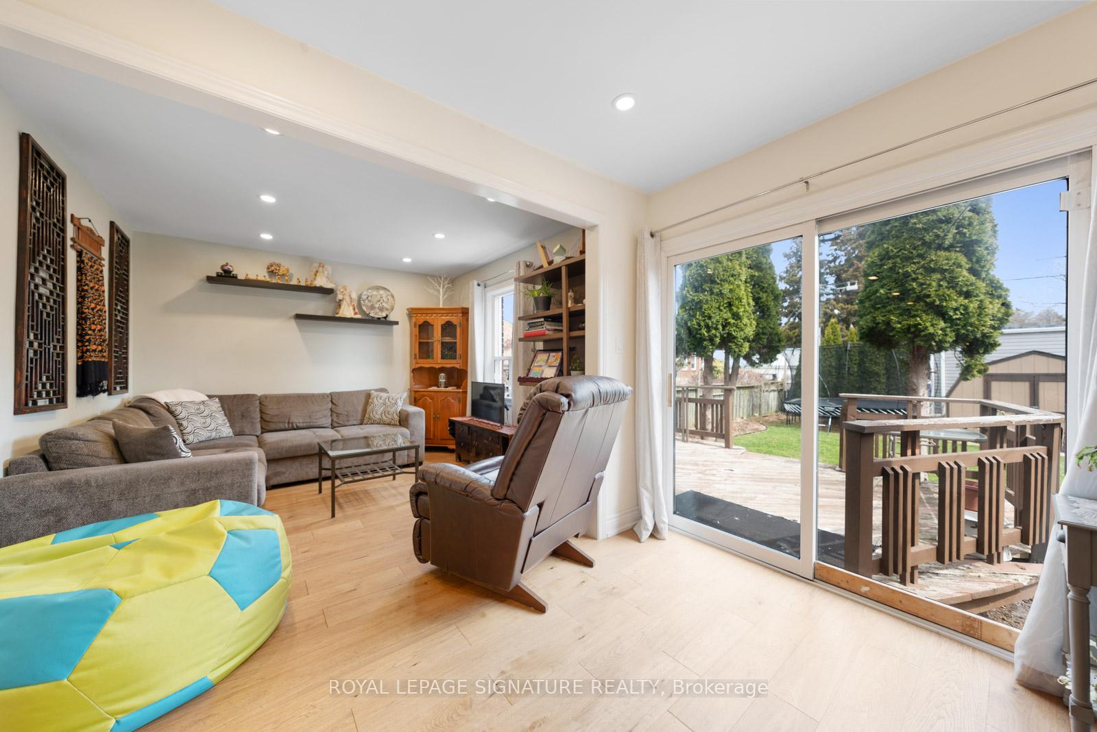 Photo 22 of 27 Norlong Boulevard, Toronto, East York — HOMEH