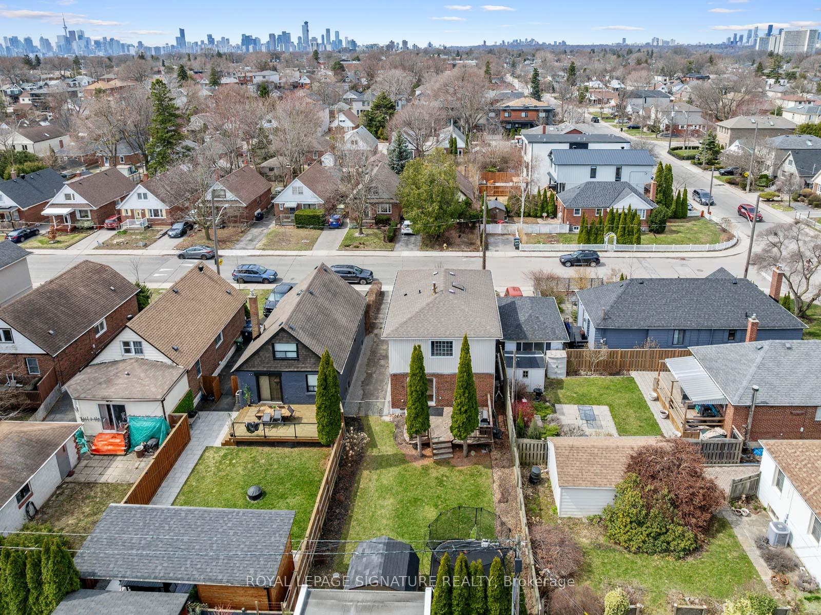 Photo 40 of 27 Norlong Boulevard, Toronto, East York — HOMEH