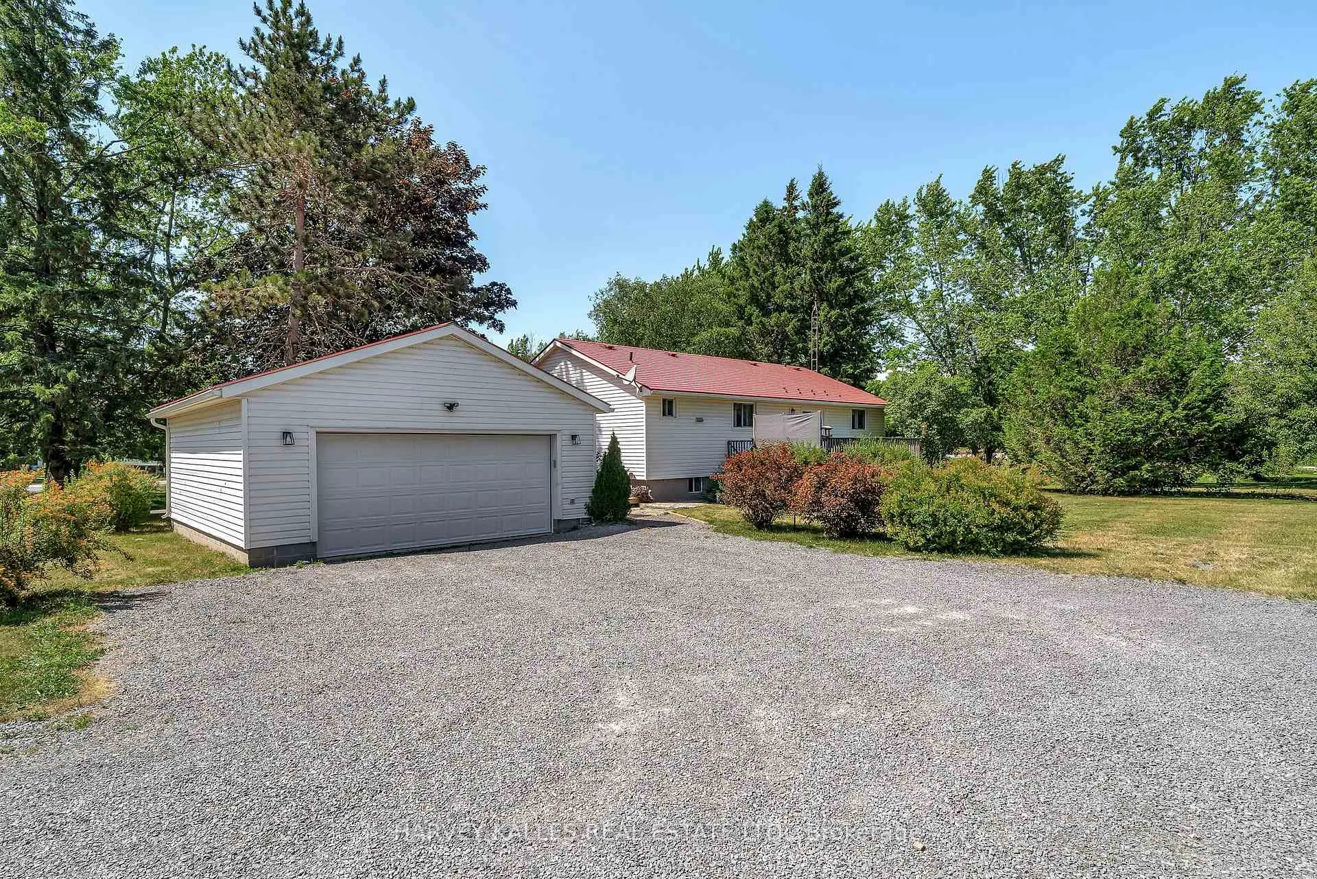 Photo 2 of 17 Kleinsteuber Park Road, Prince Edward County, Hallowell Ward — HOMEH