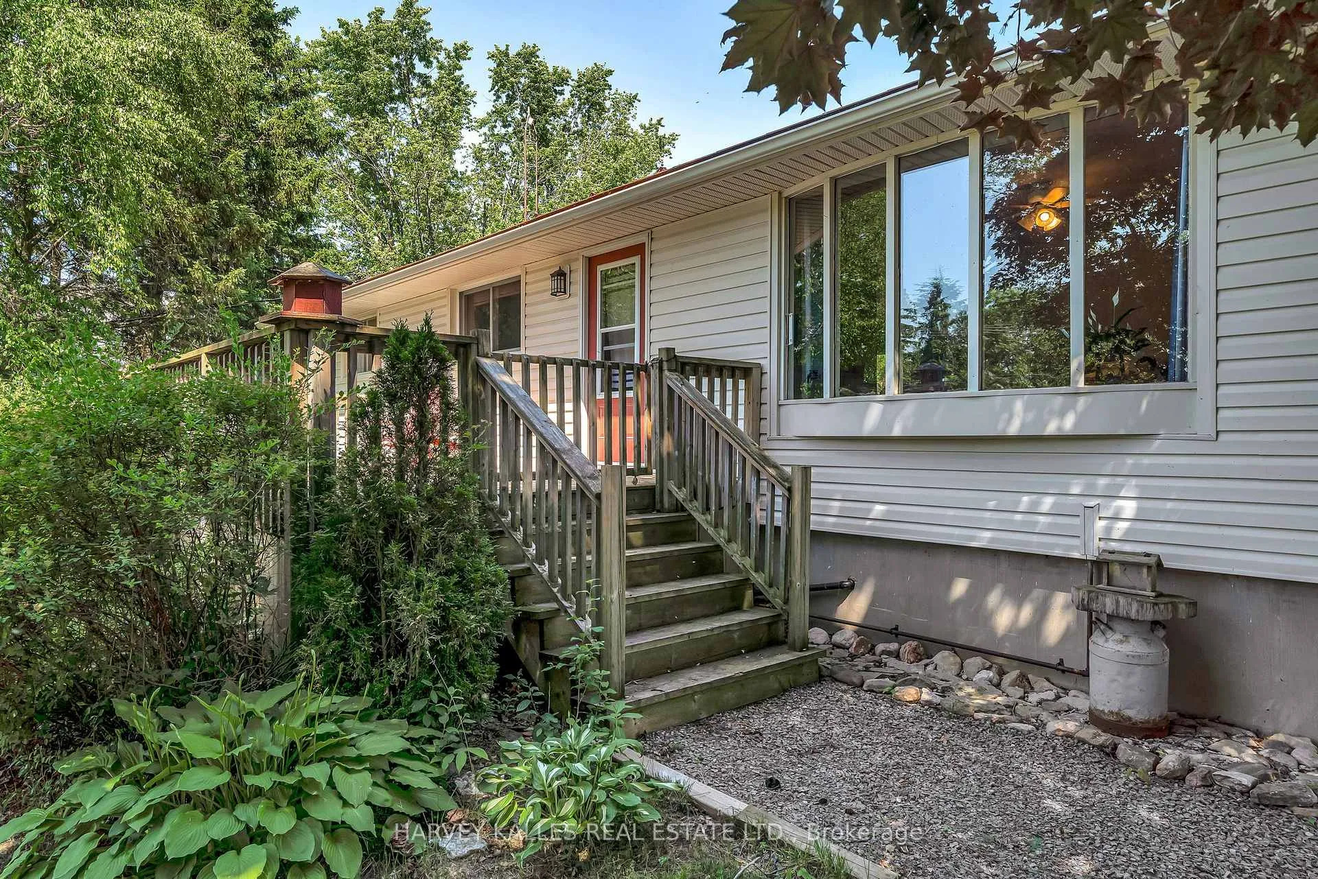 Photo 4 of 17 Kleinsteuber Park Road, Prince Edward County, Hallowell Ward — HOMEH
