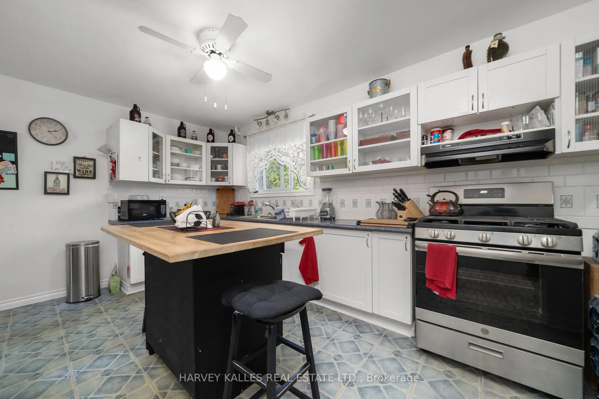 Photo 9 of 17 Kleinsteuber Park Road, Prince Edward County, Hallowell Ward — HOMEH