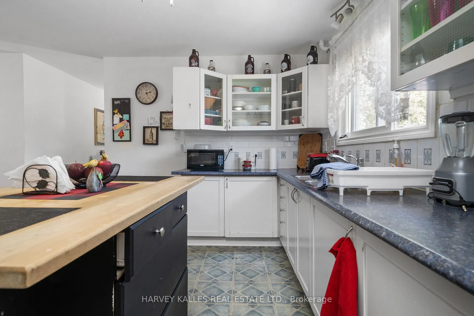 Photo 11 of 17 Kleinsteuber Park Road, Prince Edward County, Hallowell Ward — HOMEH