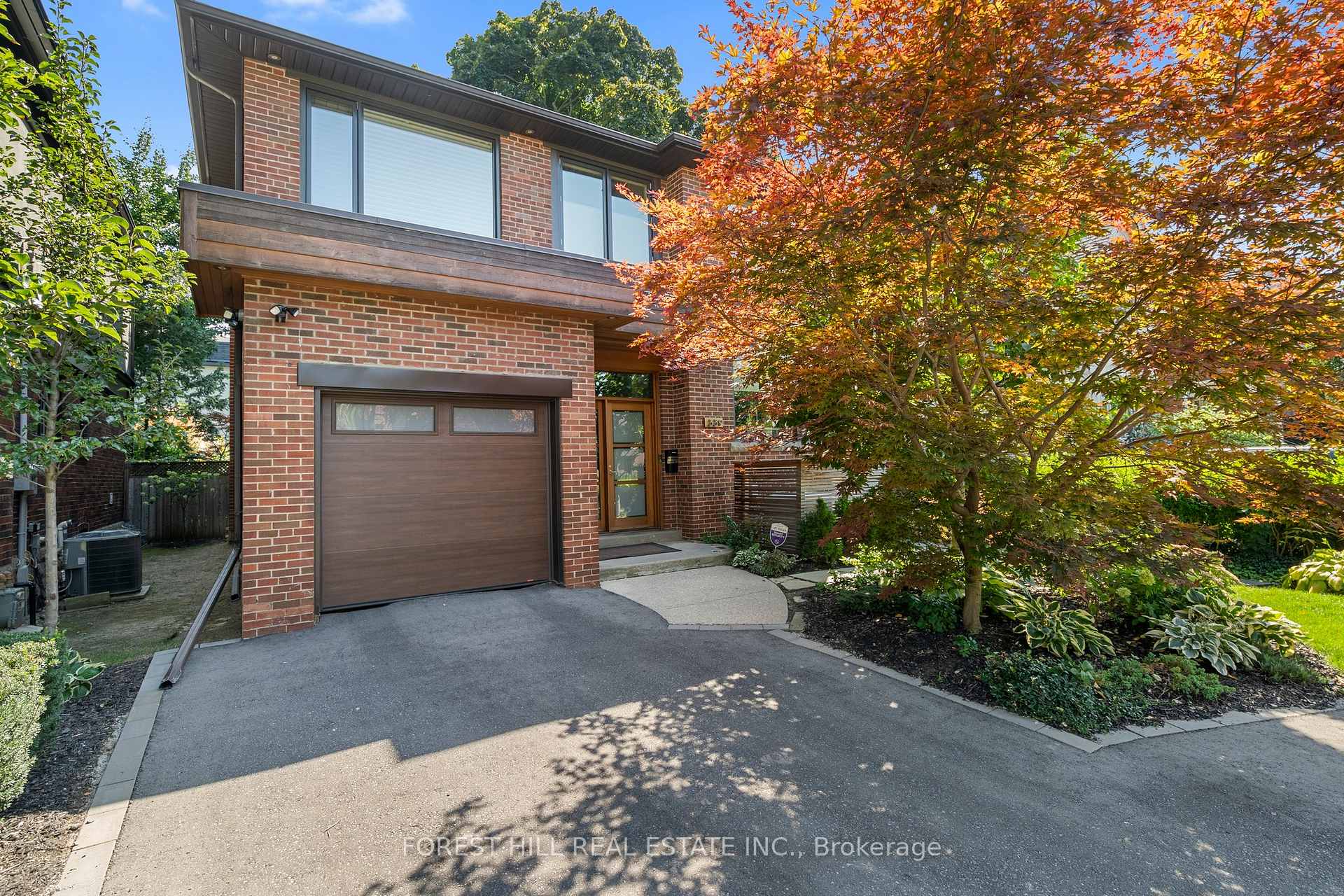 Front of 339 Glengrove Avenue