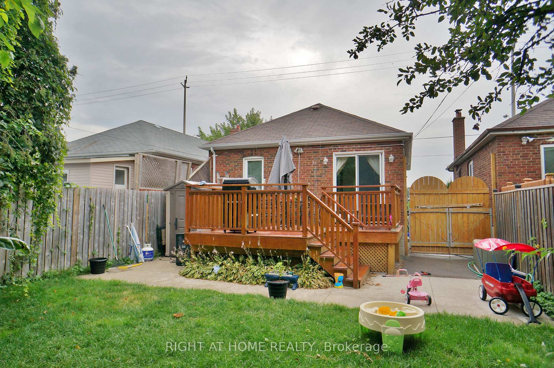 Photo 2 of 653 Cosburn Avenue, Toronto, East York — HOMEH