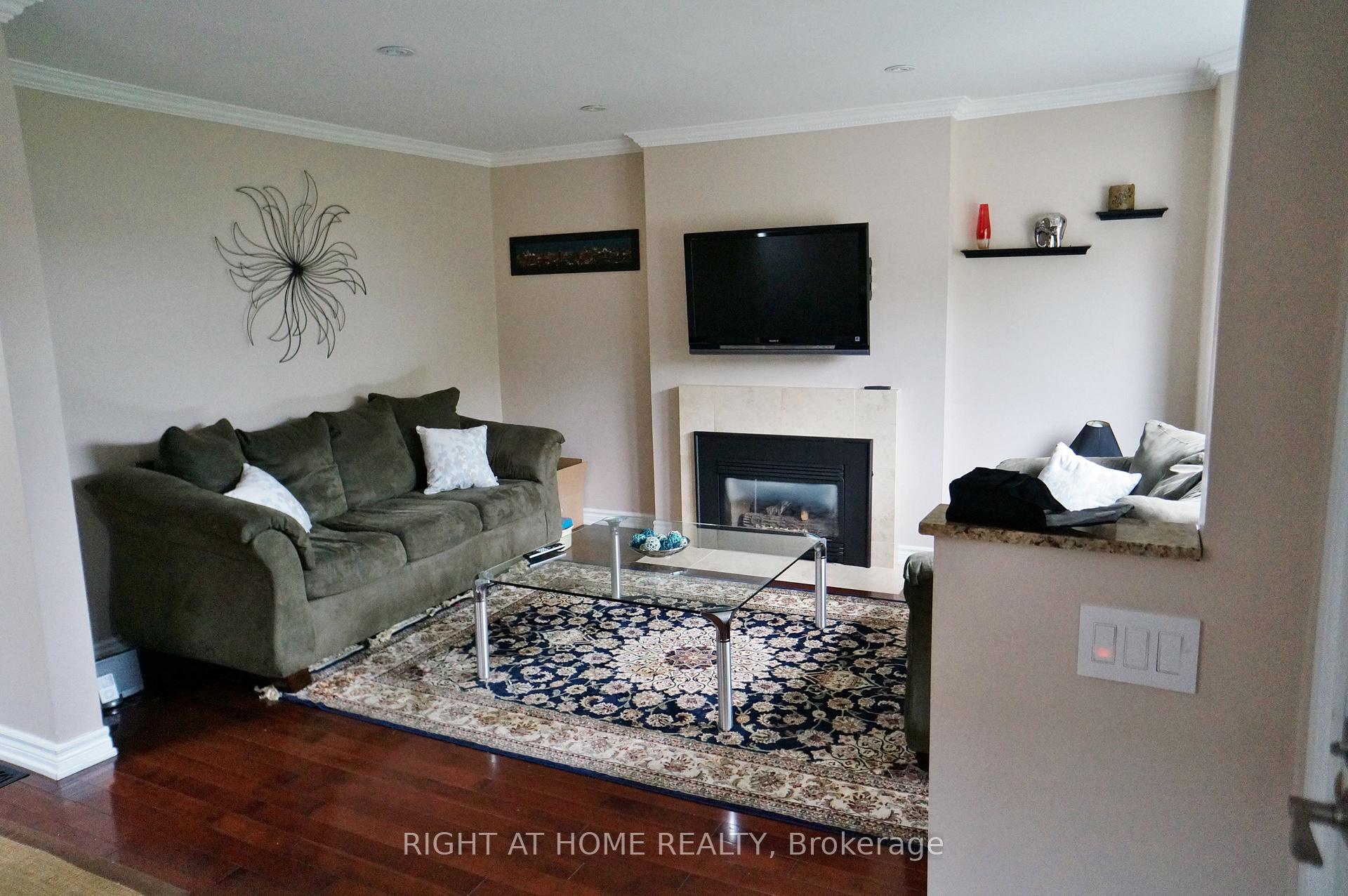 Photo 5 of 653 Cosburn Avenue, Toronto, East York — HOMEH