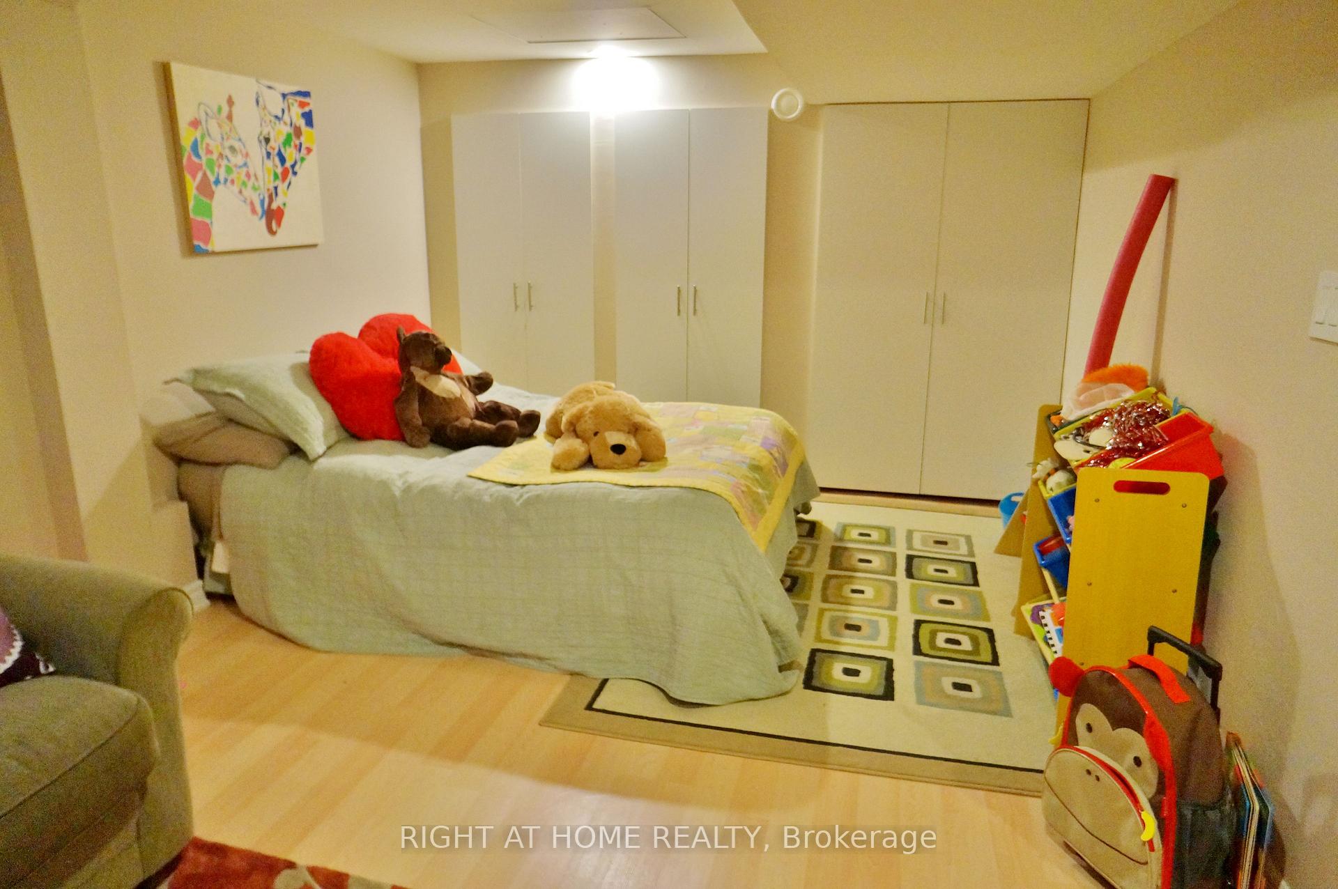 Photo 11 of 653 Cosburn Avenue, Toronto, East York — HOMEH