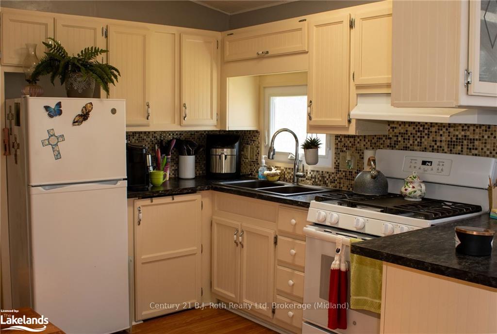 Photo 11 of Unit 104, 10 Winfield Drive, Tay, Victoria Harbour — HOMEH