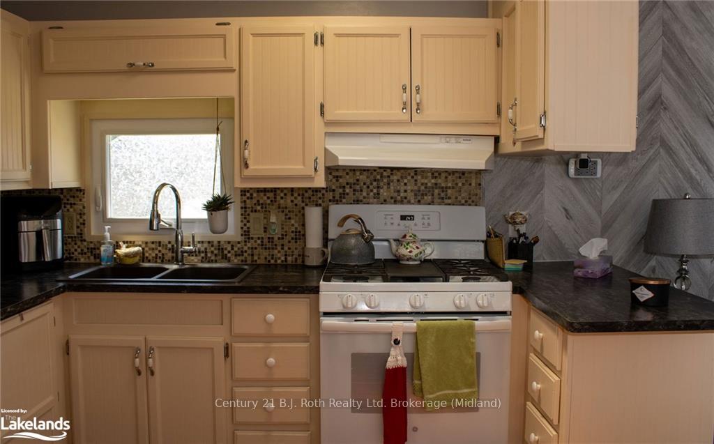 Photo 12 of Unit 104, 10 Winfield Drive, Tay, Victoria Harbour — HOMEH