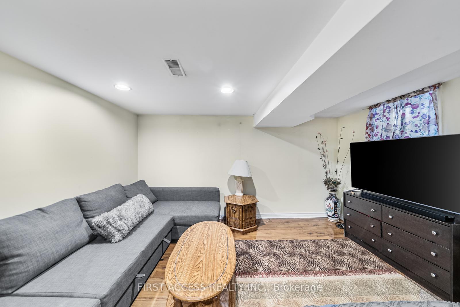 Photo 33 of 50 Durant Avenue, Toronto, Danforth Village-East York — HOMEH
