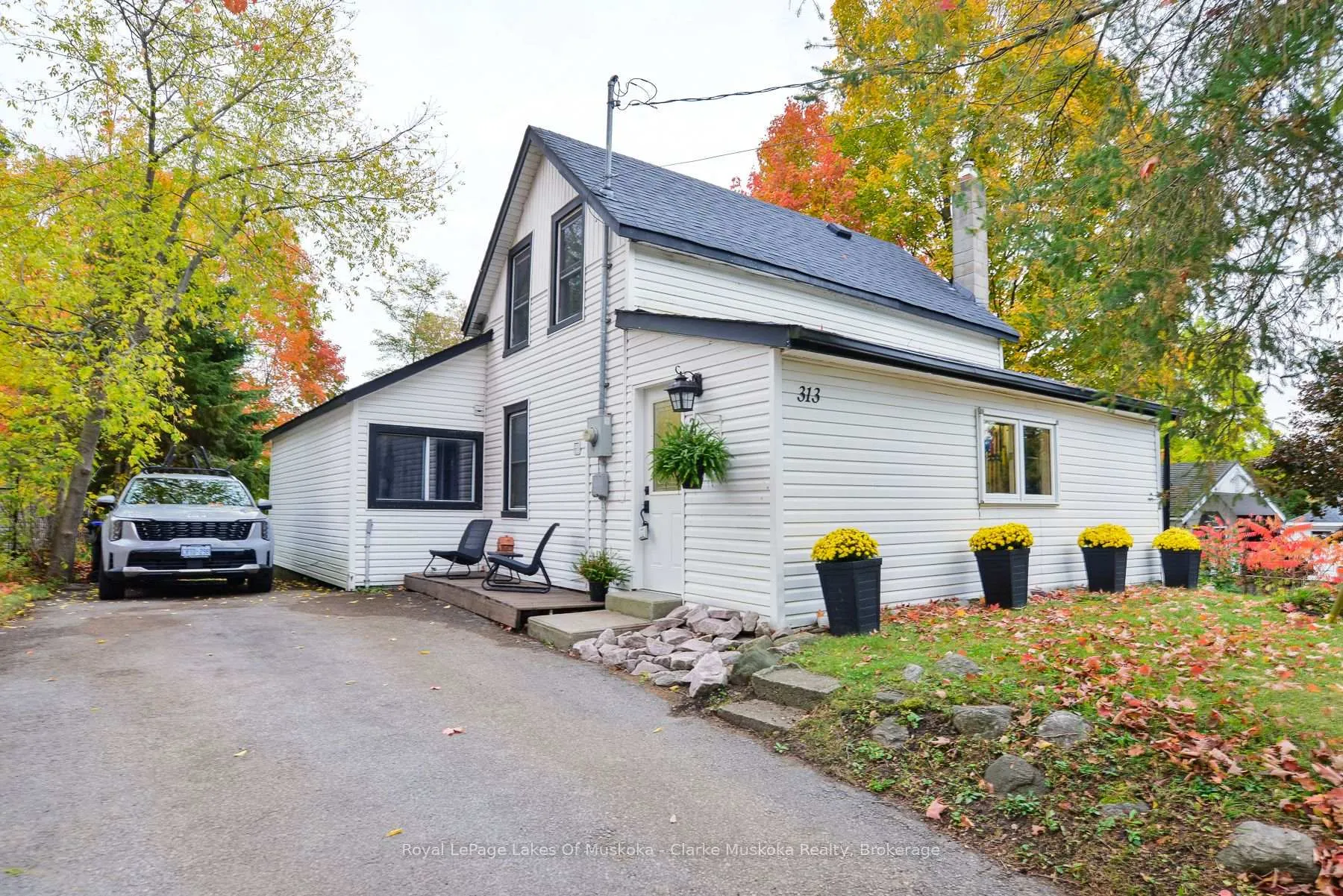 Photo 2 of 313 Ouida Street, Tay, Waubaushene — HOMEH