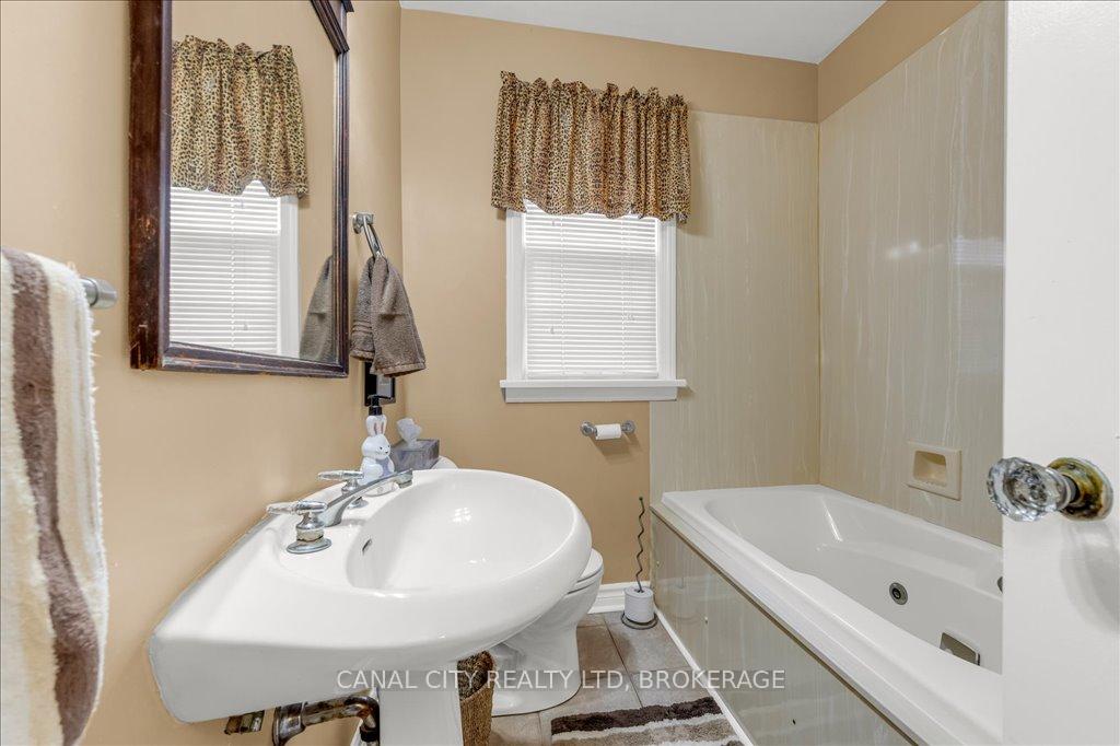 Photo 17 of 61 Rose Avenue, Thorold, Thorold Downtown — HOMEH