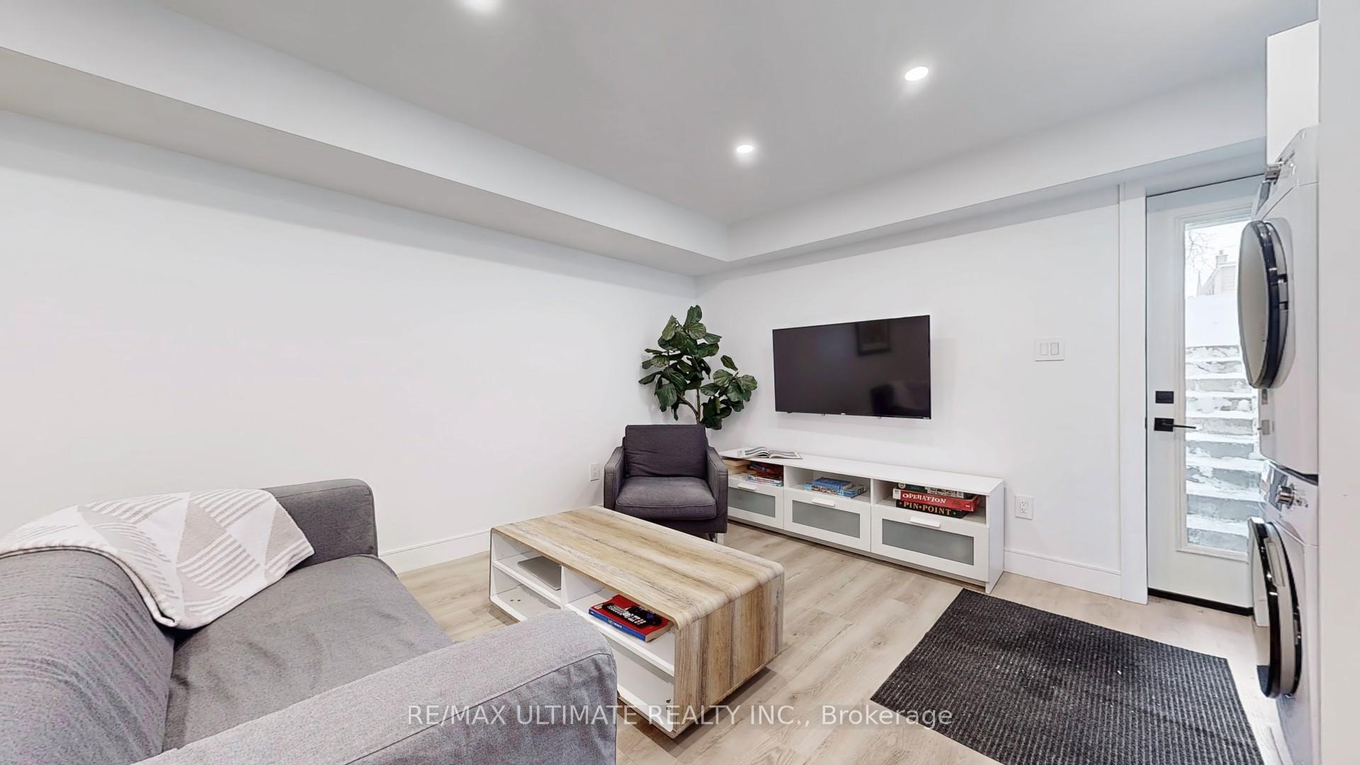 Photo 35 of 55 King Edward Avenue, Toronto, Woodbine-Lumsden — HOMEH