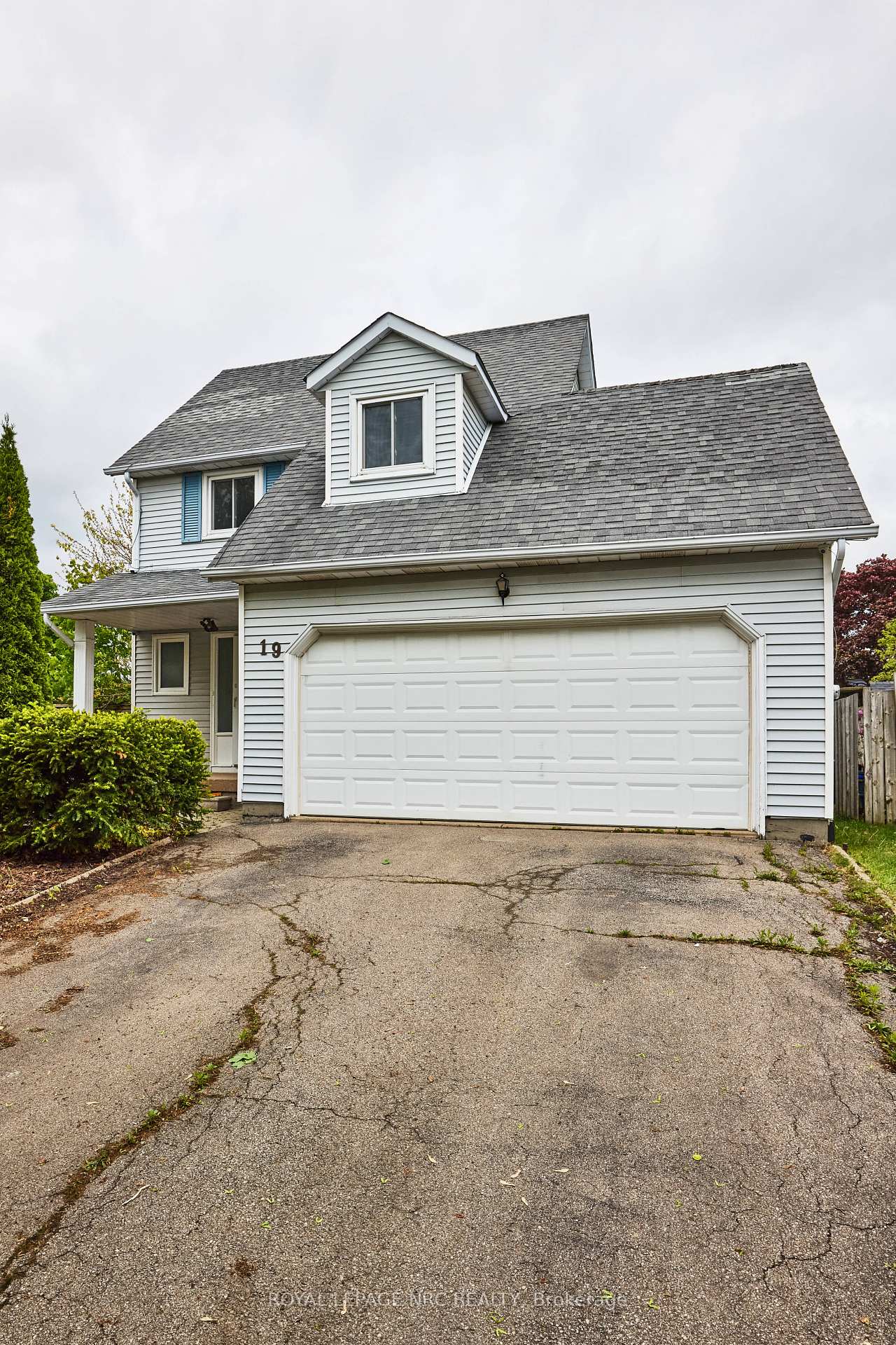Photo 2 of 19 Rannie Court, Thorold, Confederation Heights — HOMEH