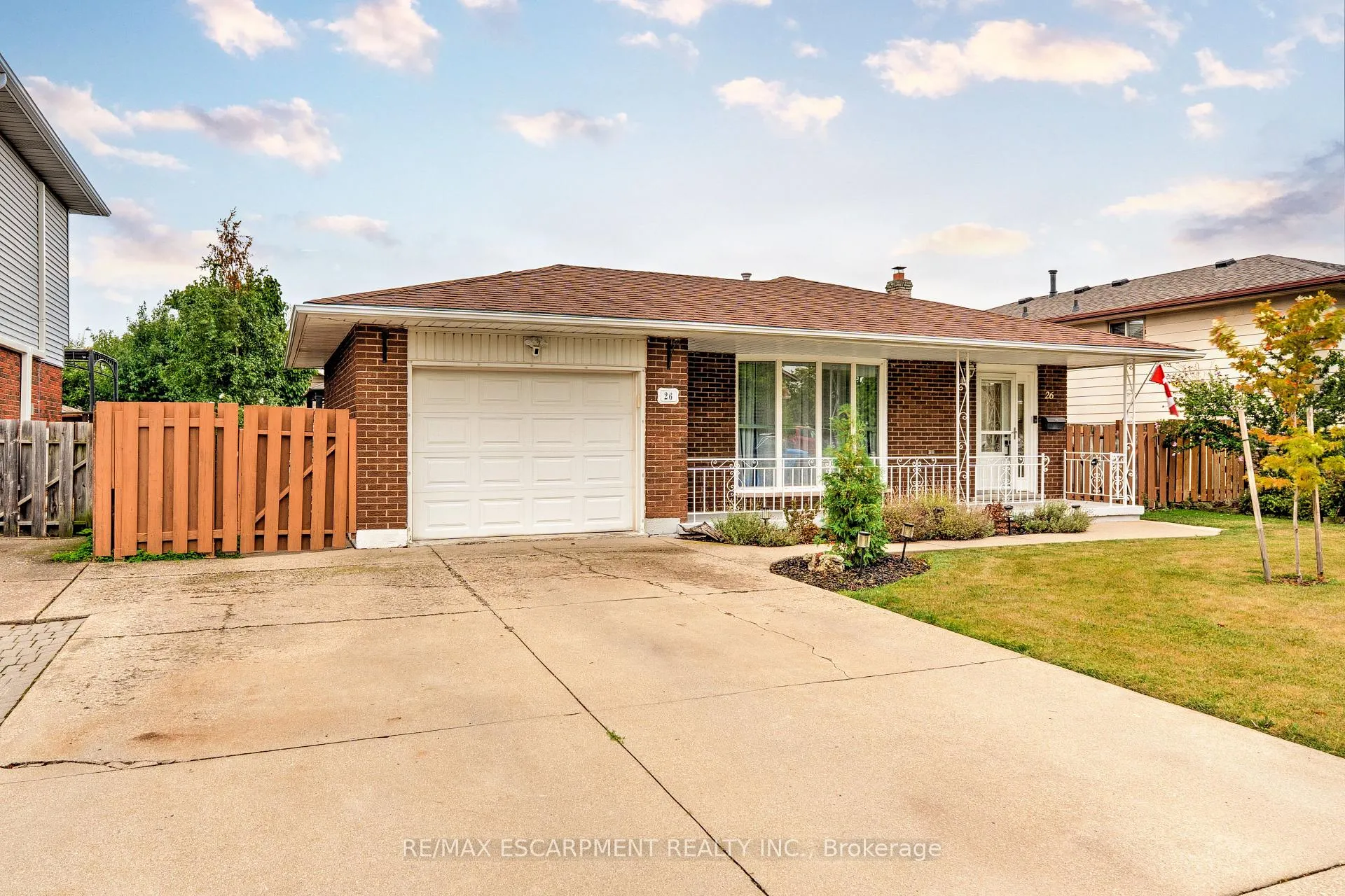 Photo 2 of 26 Madoc Street, Hamilton, Stoney Creek — HOMEH