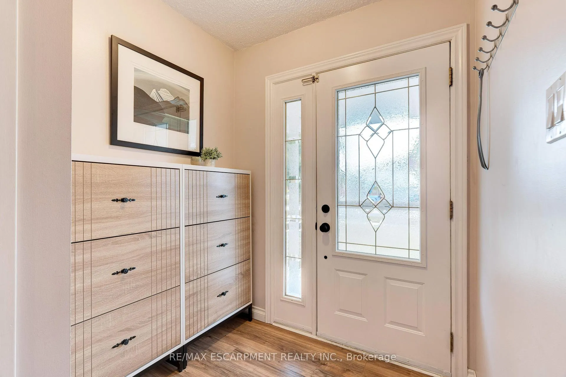 Photo 3 of 26 Madoc Street, Hamilton, Stoney Creek — HOMEH