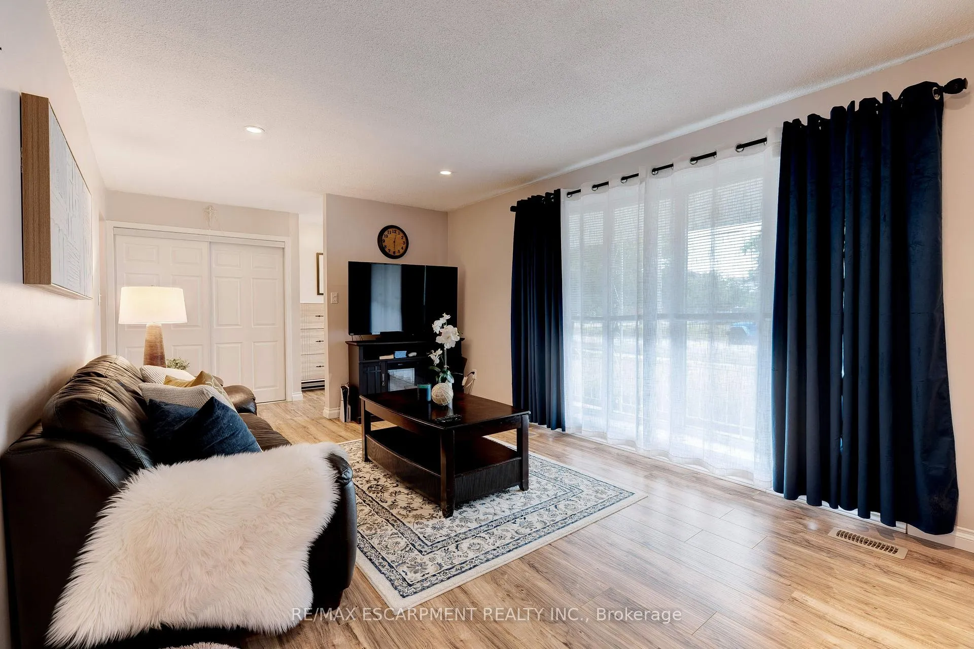 Photo 4 of 26 Madoc Street, Hamilton, Stoney Creek — HOMEH