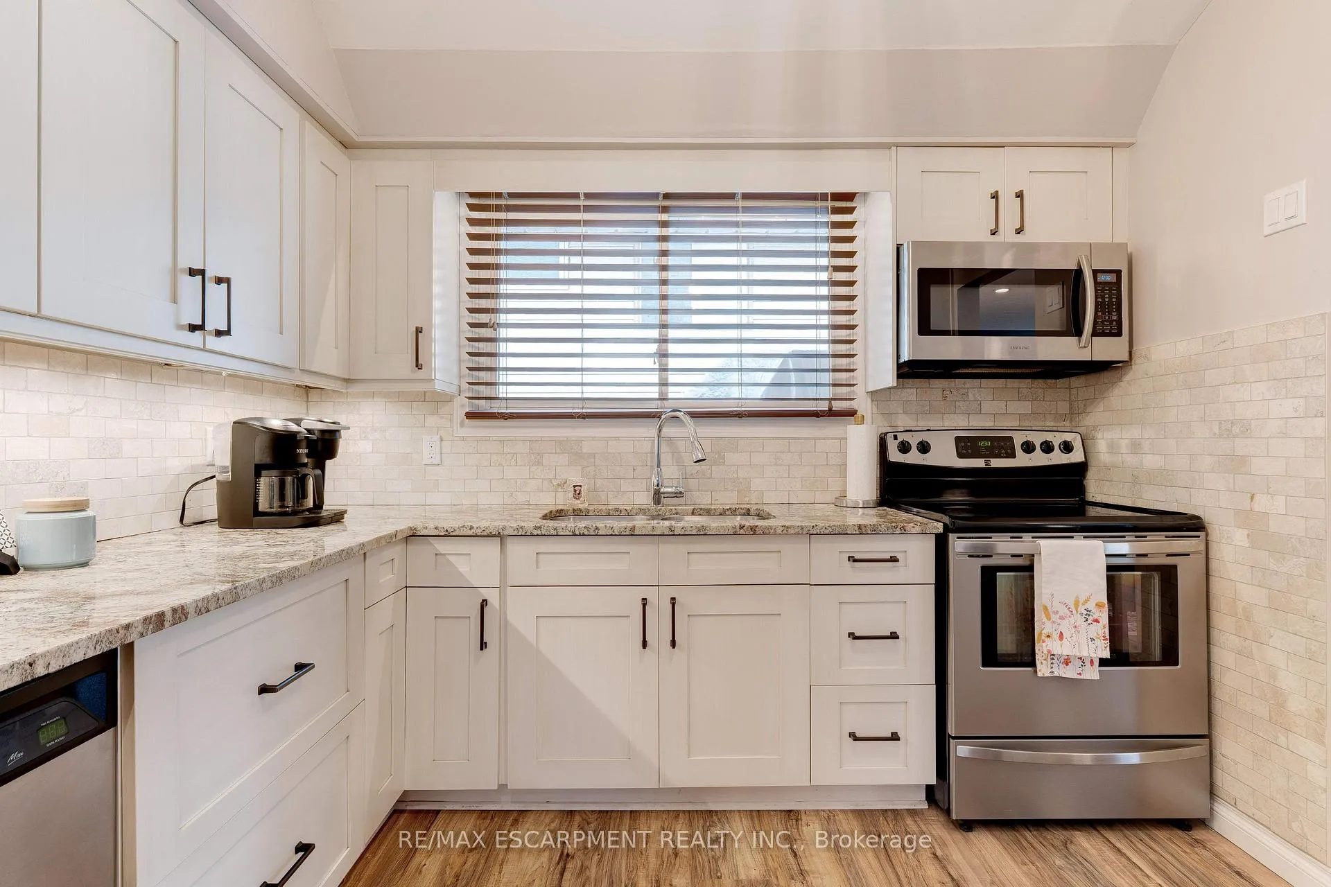 Photo 10 of 26 Madoc Street, Hamilton, Stoney Creek — HOMEH