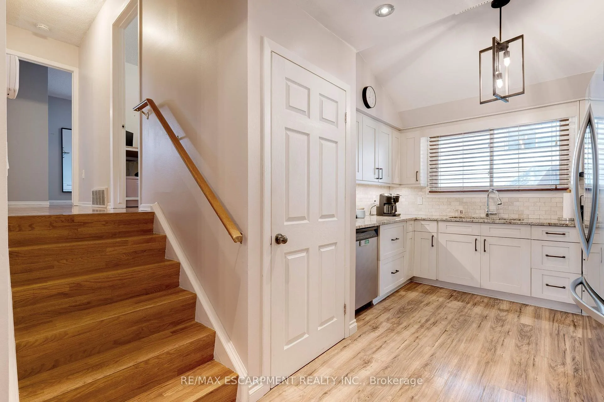 Photo 13 of 26 Madoc Street, Hamilton, Stoney Creek — HOMEH