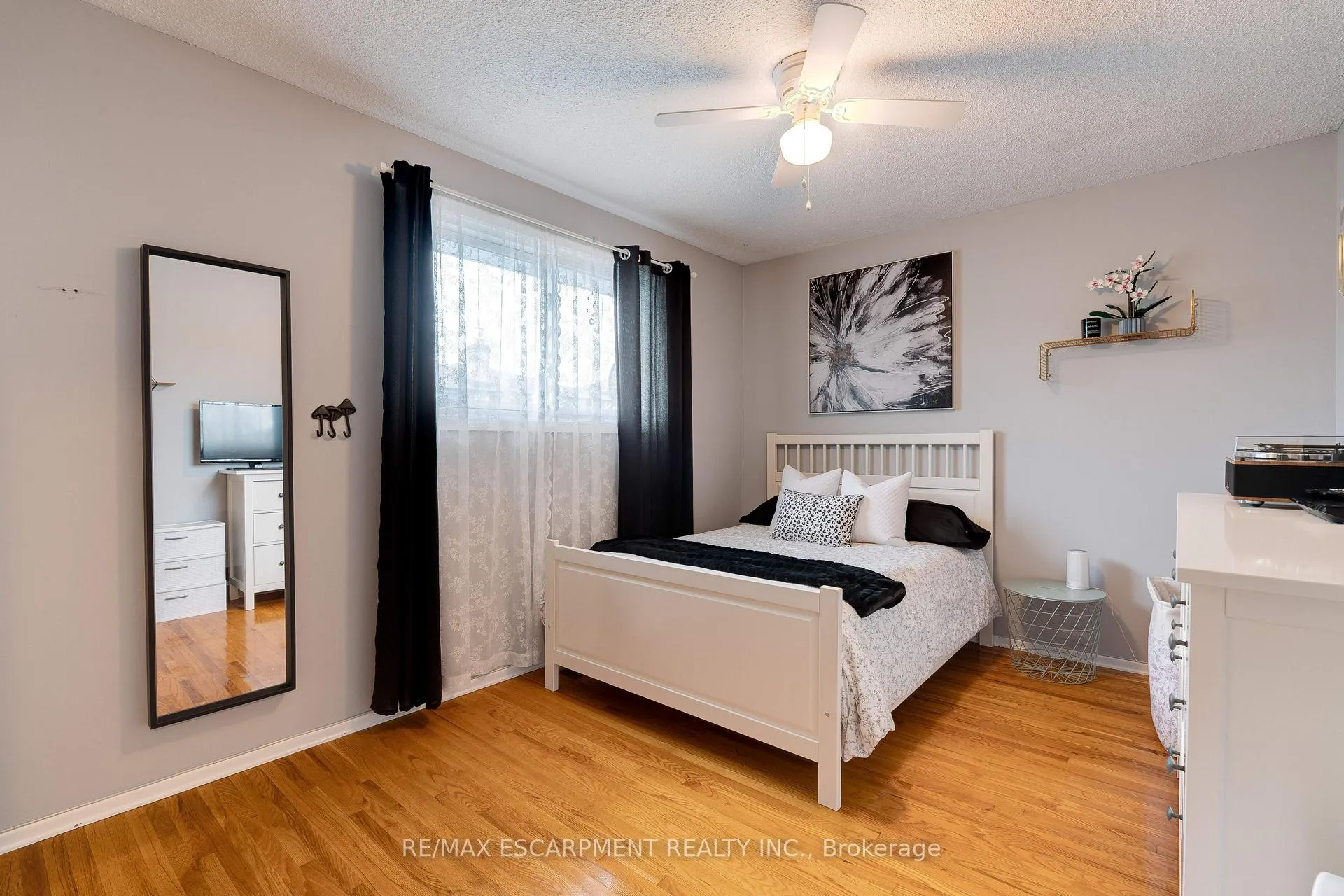 Photo 15 of 26 Madoc Street, Hamilton, Stoney Creek — HOMEH