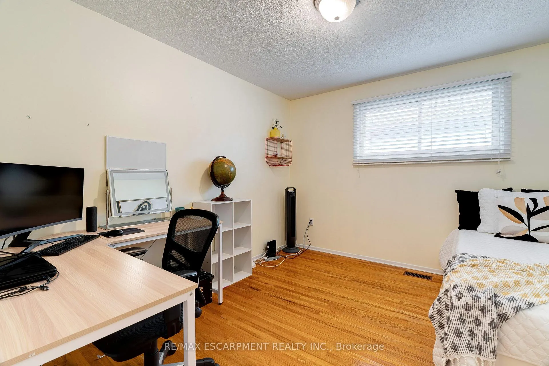 Photo 16 of 26 Madoc Street, Hamilton, Stoney Creek — HOMEH