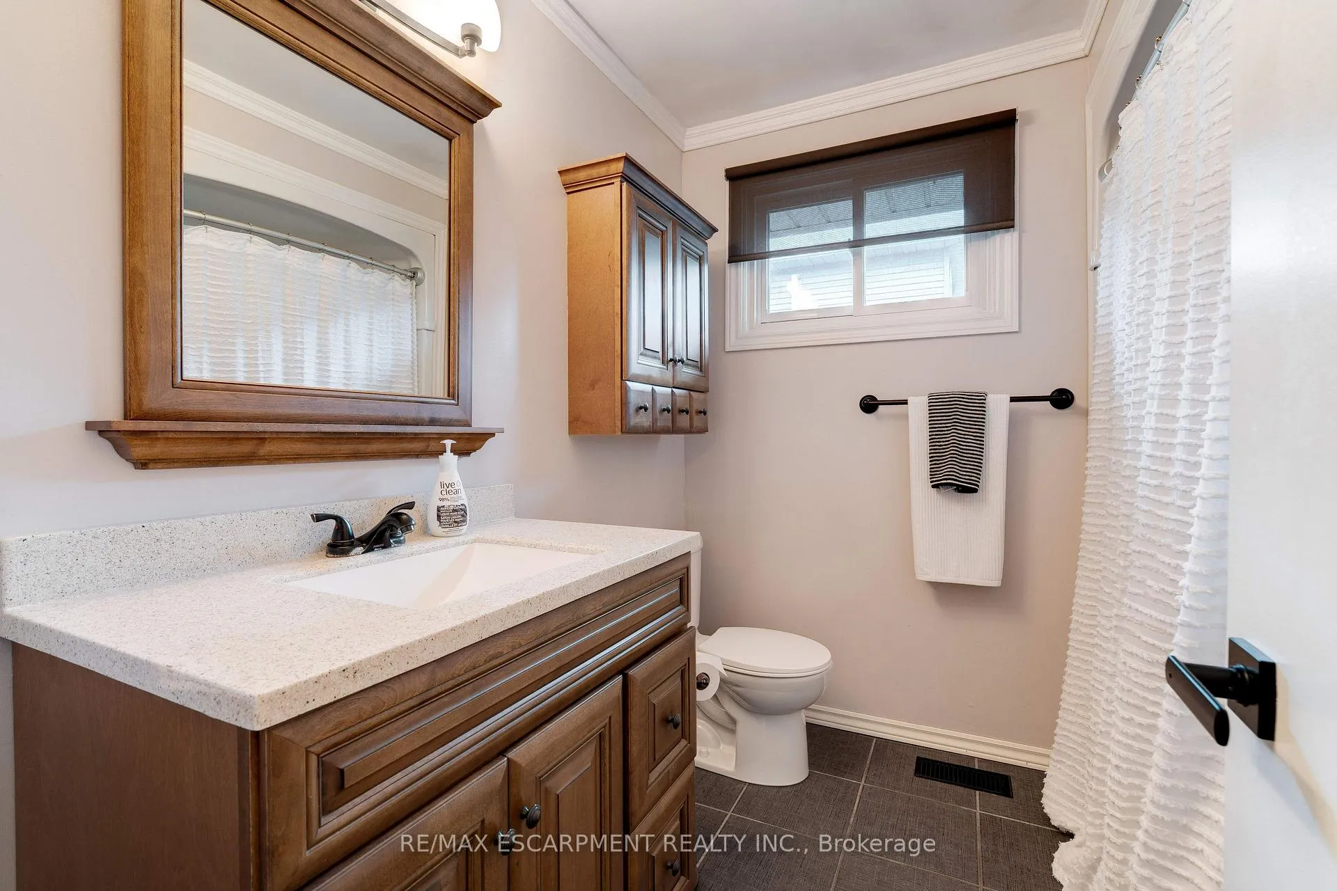 Photo 17 of 26 Madoc Street, Hamilton, Stoney Creek — HOMEH