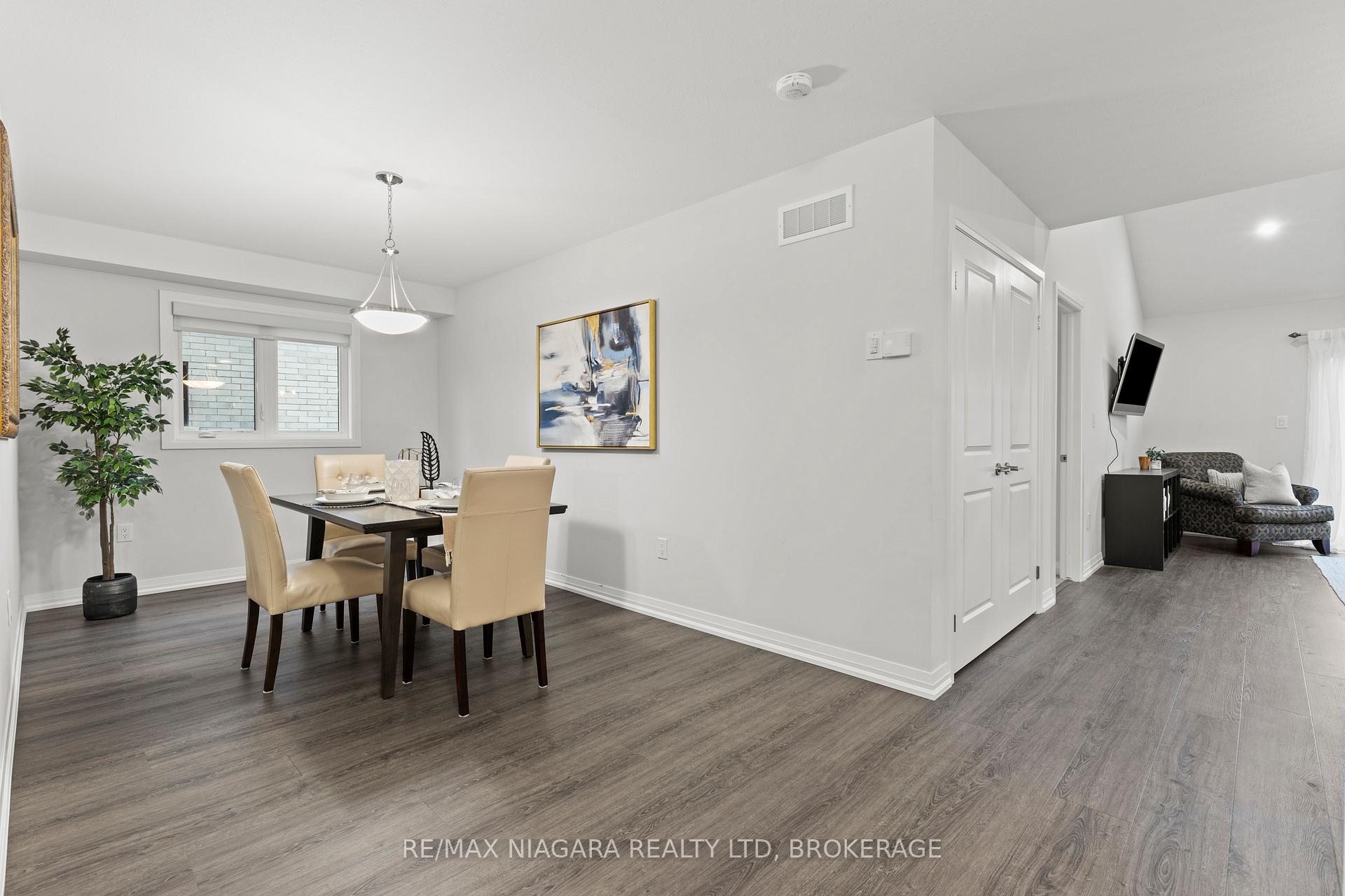 Photo 9 of 52 Bur Oak Drive, Thorold, Confederation Heights — HOMEH
