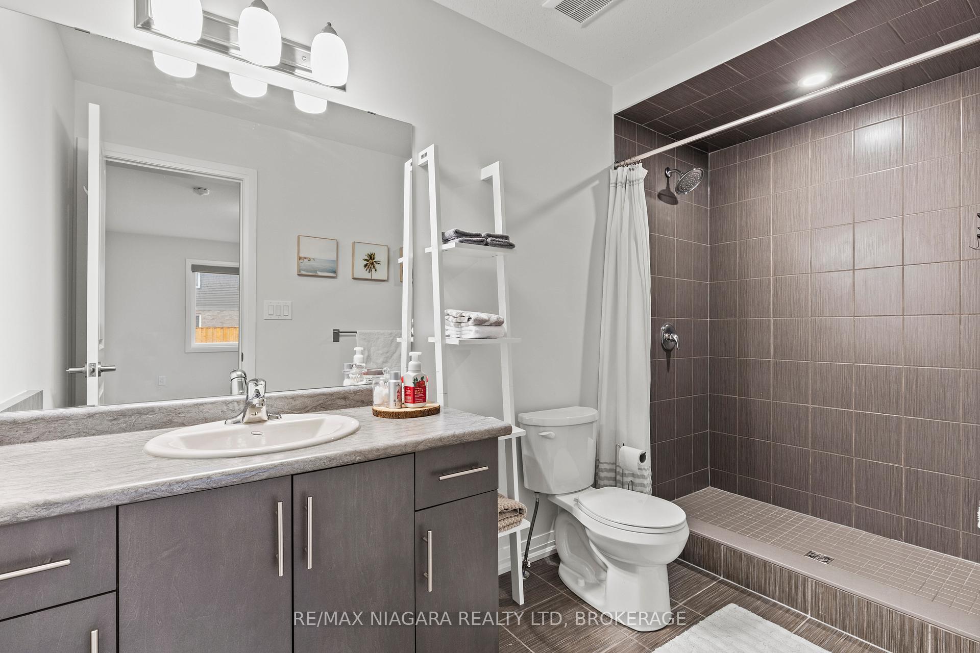 Photo 20 of 52 Bur Oak Drive, Thorold, Confederation Heights — HOMEH
