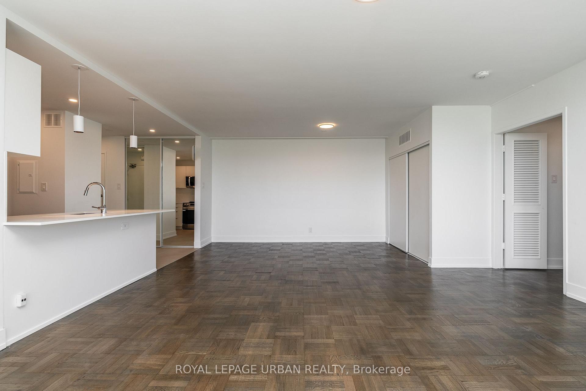 Photo 3 of Unit 902, 240 Oriole Parkway, Toronto, Yonge-St. Clair — HOMEH
