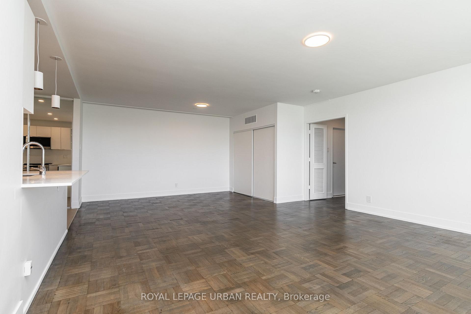 Photo 4 of Unit 902, 240 Oriole Parkway, Toronto, Yonge-St. Clair — HOMEH