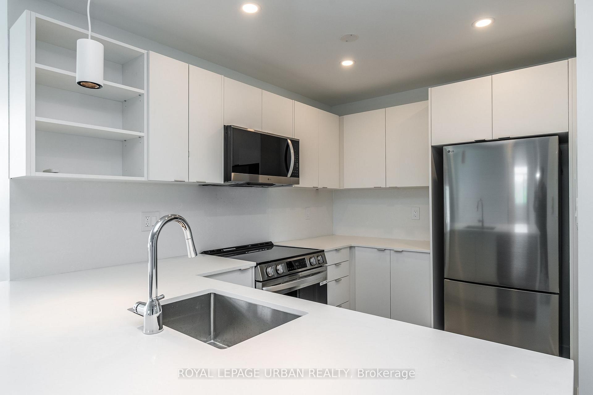 Photo 5 of Unit 902, 240 Oriole Parkway, Toronto, Yonge-St. Clair — HOMEH