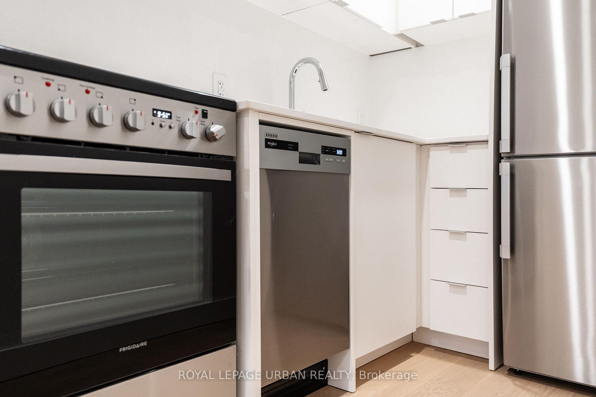 Photo 8 of Unit 902, 240 Oriole Parkway, Toronto, Yonge-St. Clair — HOMEH